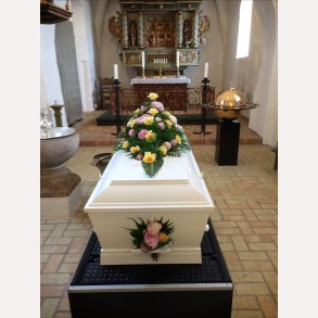 KISTEPYNT I GUL OG LYSERD