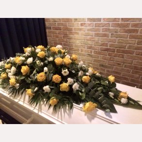 KISTEPYNT I GUL OG HVID