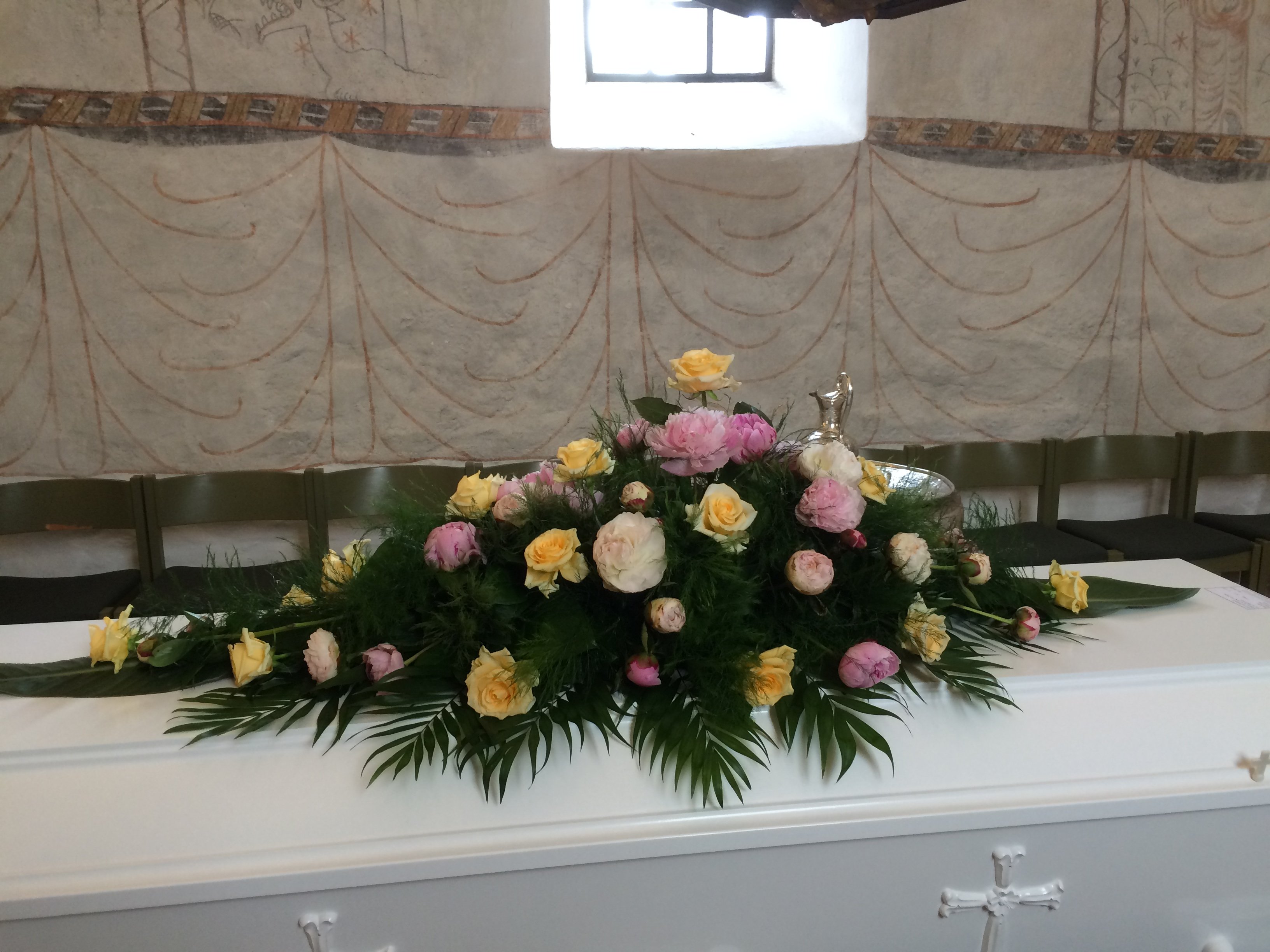 KISTEPYNT I GUL OG LYSERD